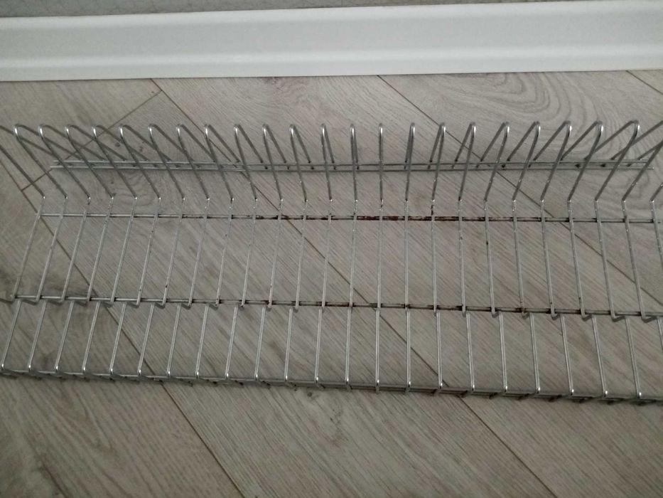 Продаётся металлическая сушилка для посуды, б/у.