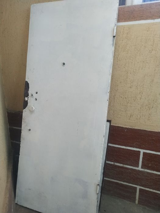 Temir eshik sotiladi