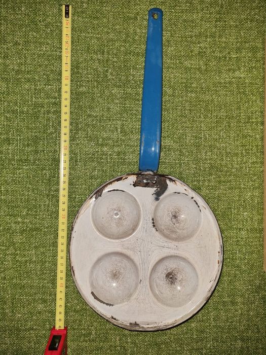 Tigaie de facut oua si placinte(tarkedli) , veche, comunism, colectie