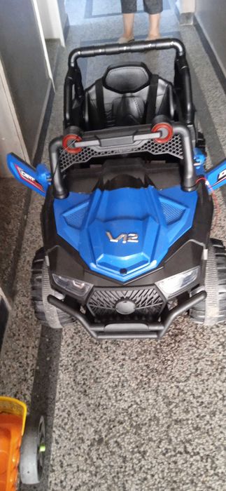 Акумулаторен детски джип