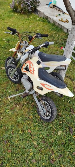 Doua pocket bike pe benzina pentru copii