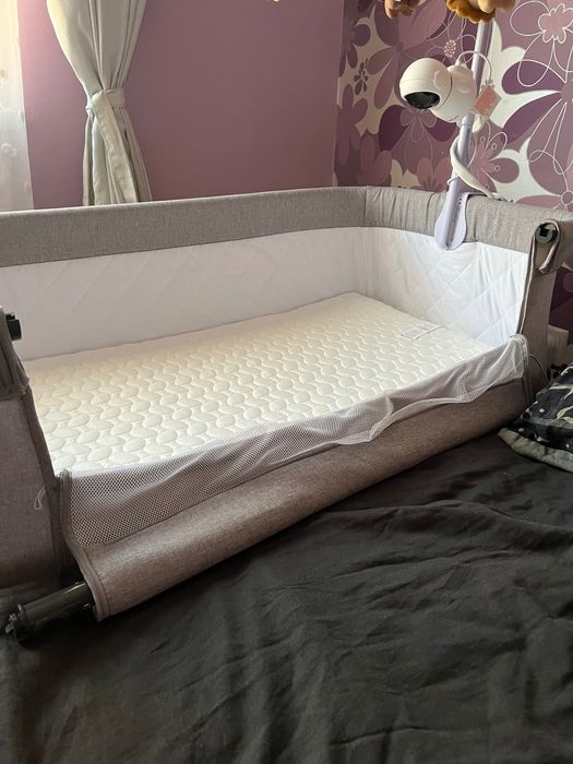 Бебешко креватче next to me