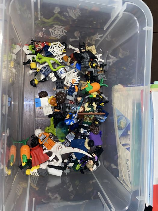 Коробка лего продам