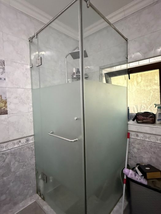 Душевые кабины стеклянные