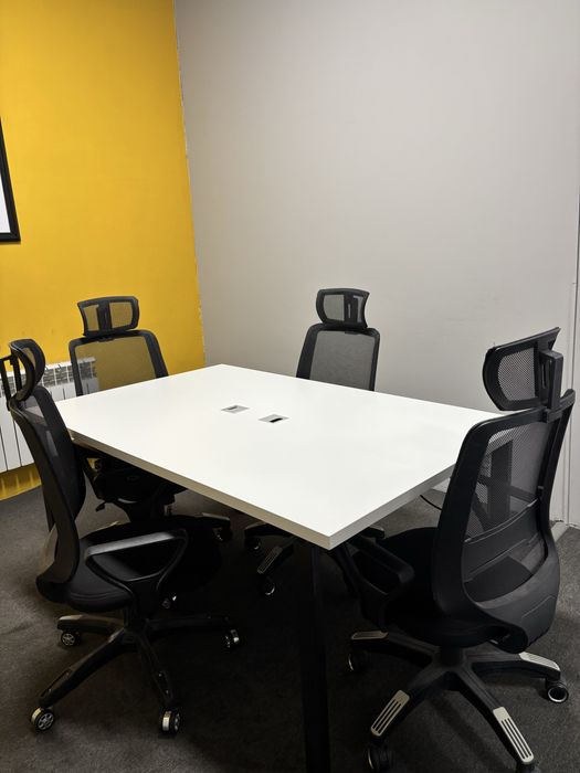 Офиске арналған үстел және орындықтар жиынтығы