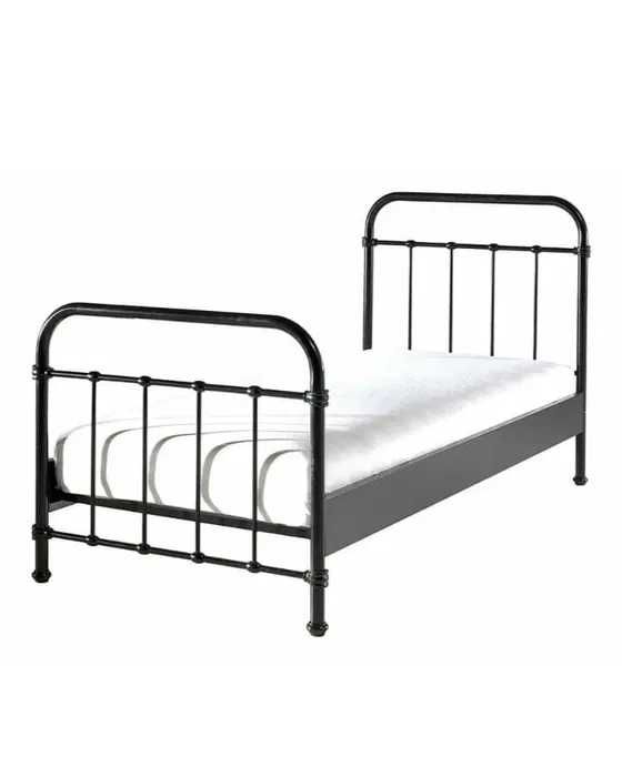 Металлическая кровать