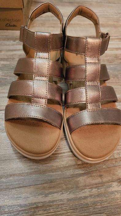 Нови дамски сандали Clarks