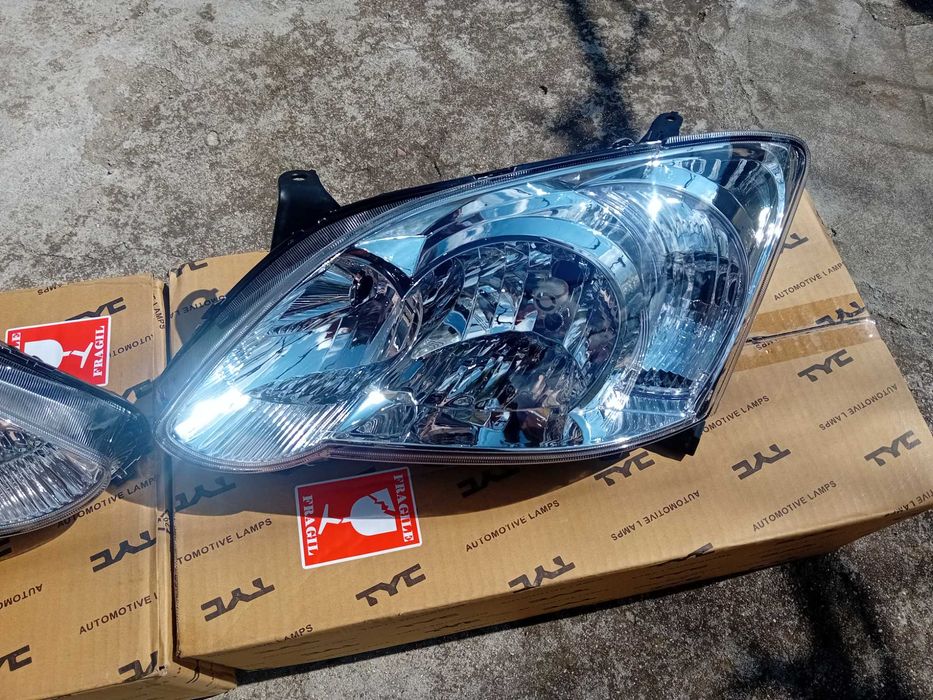 Фар Тойота Корола Нови