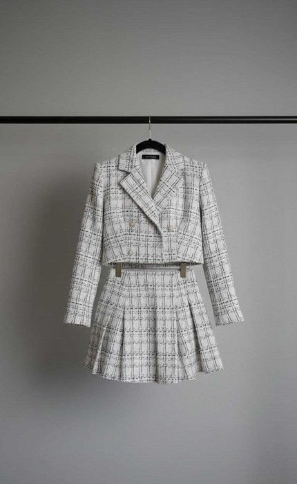 Продаю НОВЫЙ твидовый костюм(пиджак+юбка).