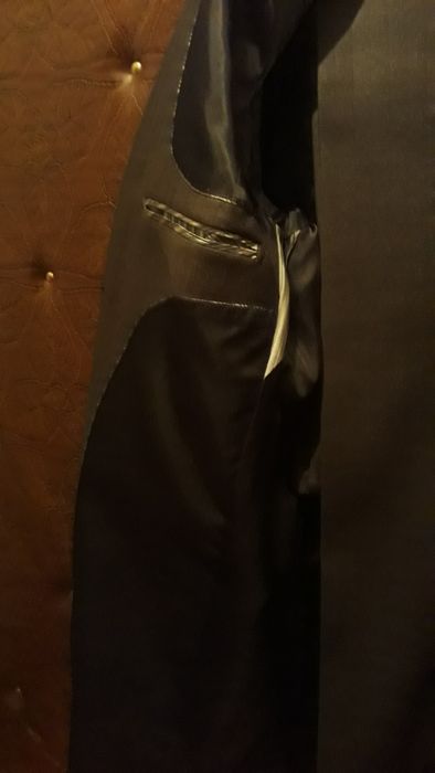 Костюм . 10000 тенге .