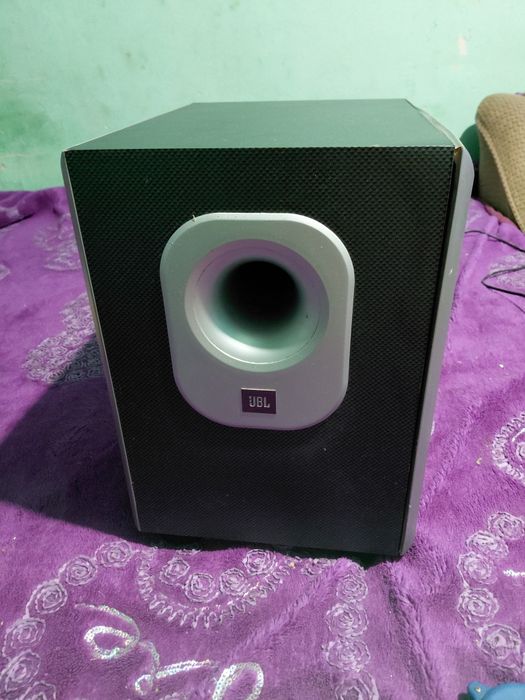 Vând sau schim cu diverse, Subwoofer jbl 200/230