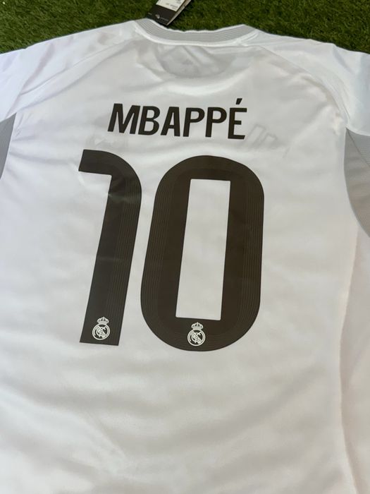 Тениска на Реал Мадрид 2025/26