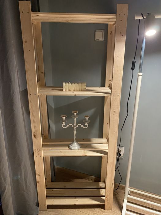 Дървена етажерка