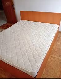 Saltea cu husă folosită puțin si pat din pal folosit