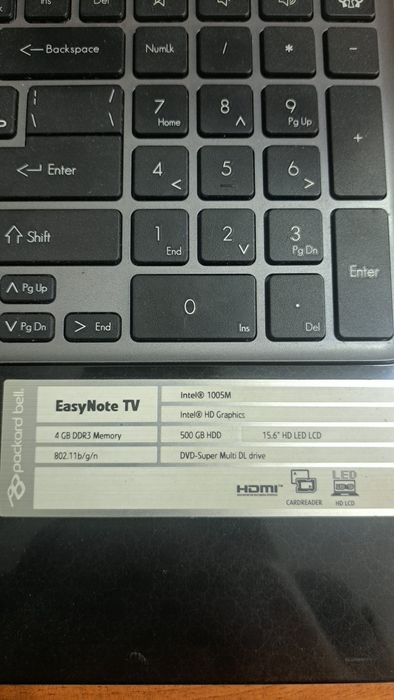 Ноутбук,  packard bell зарядку держит