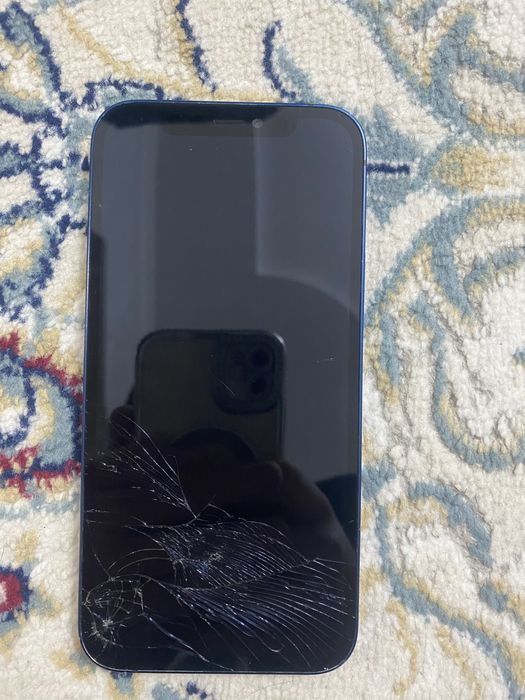 Продам айфон 12