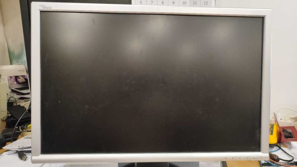 Компютърни монитори Fujitsu Siemens, Samsung, BENQ