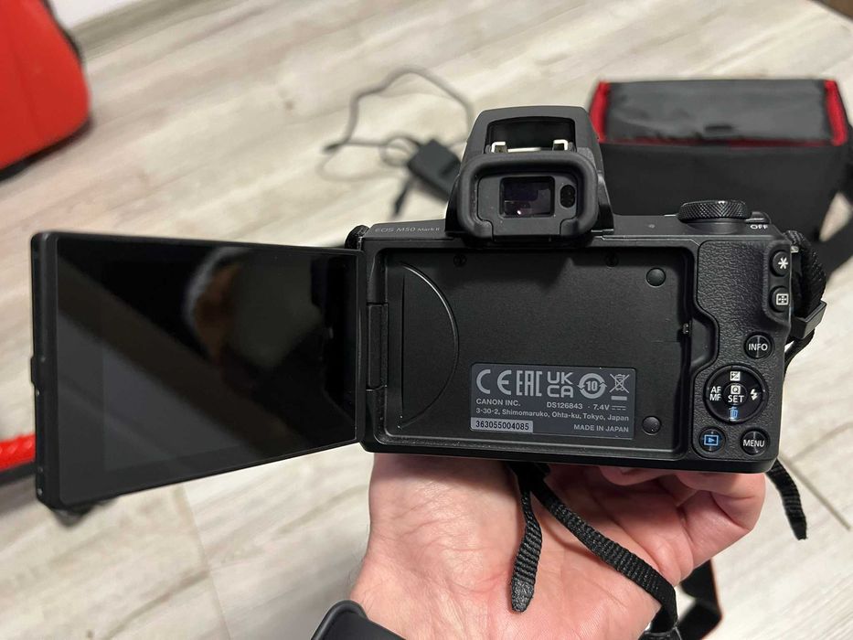Canon EOS M50 Mark II + obiectiv EF-M 15-45mm – stare excelentă