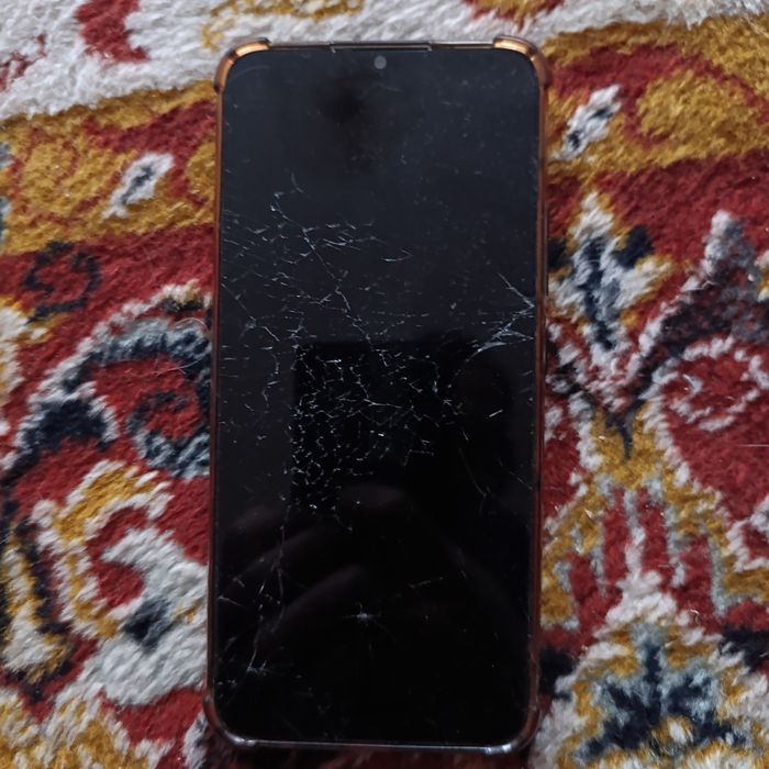 Realme C21Y бу телефон но полностью рабочий