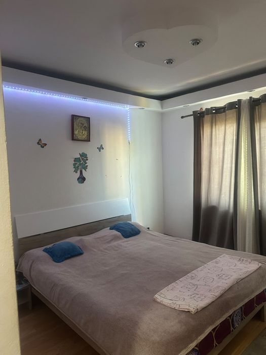 Apartament malu rosu inchiriat