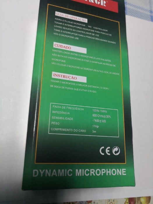 Microfon dinamic cu fir