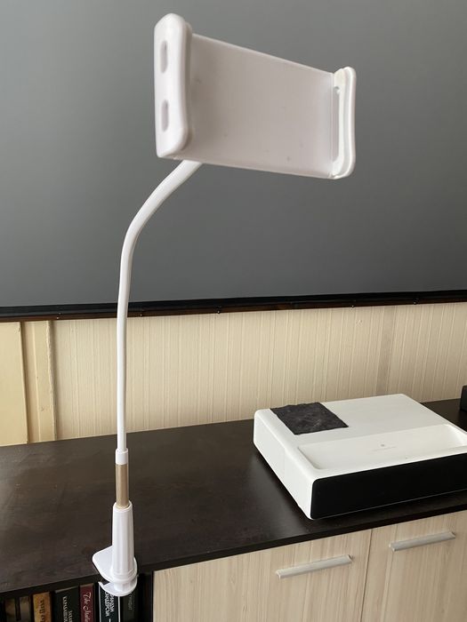 Стойка за телефон подходяща за влог