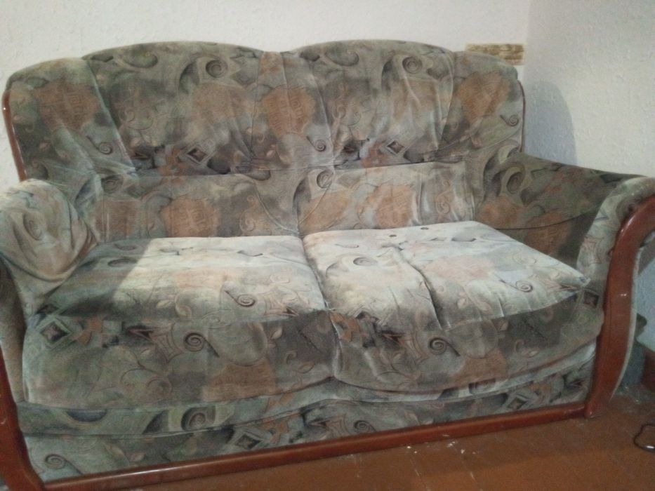 Divan , 3 kishilik arzon 55 ming soʼm pul zarur holati yangi deyarli