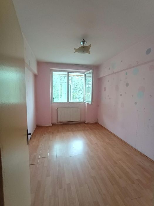 Vand apartament 3 camere in Prelungirea Ferentari
