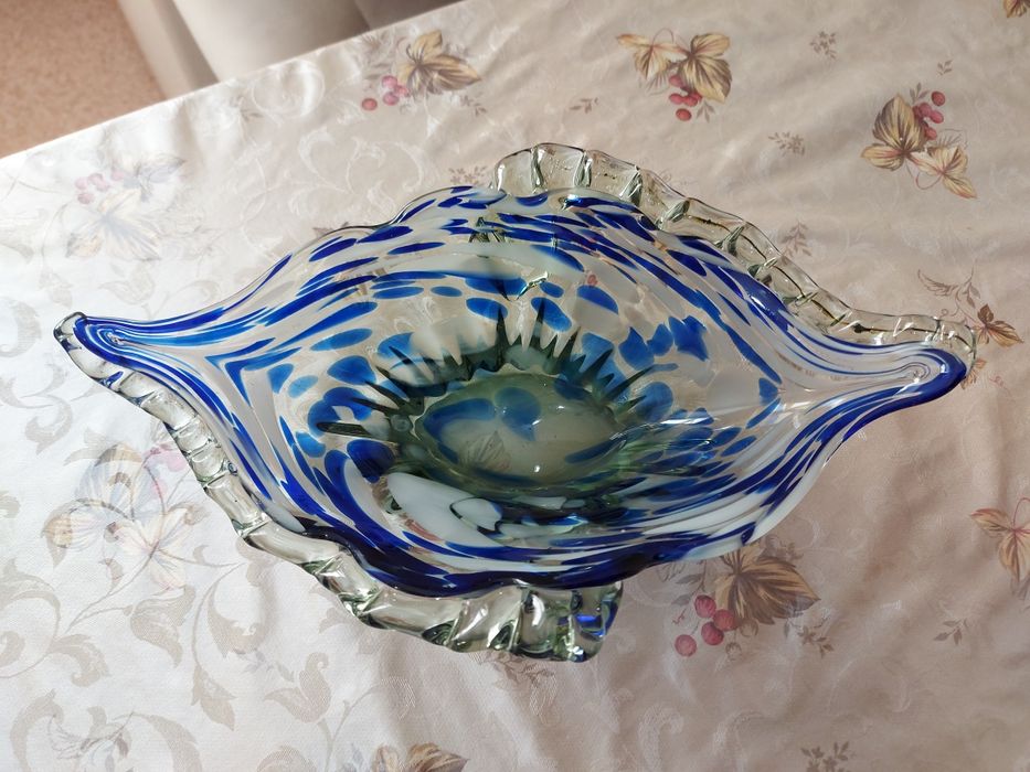 Продам конфетницу из цветного стекла