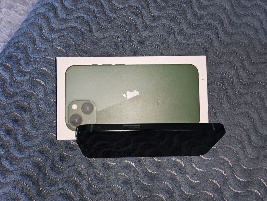 Продам Iphone 13.