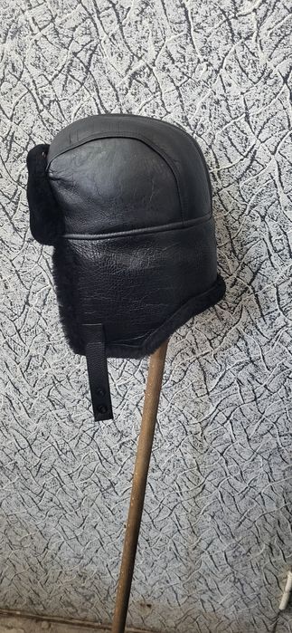 Шапка цигейковая ,кожаная