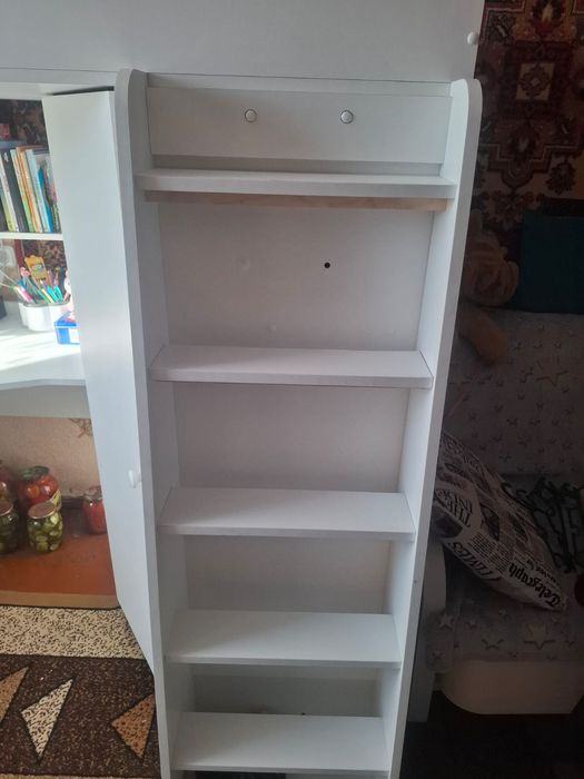 Письменный  стол  с кроватью