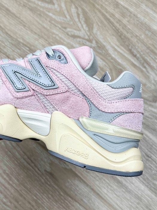 38,39New Balance 9060