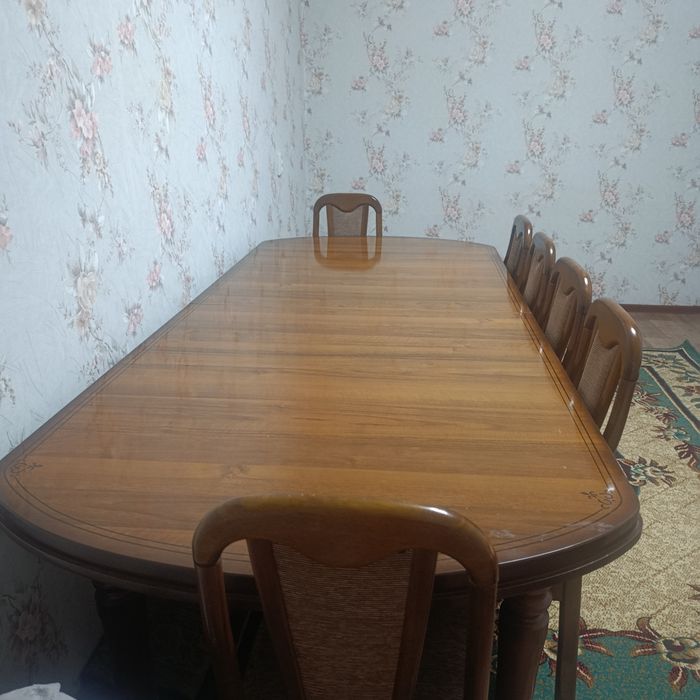 Гостевой стол и стулья продаётся