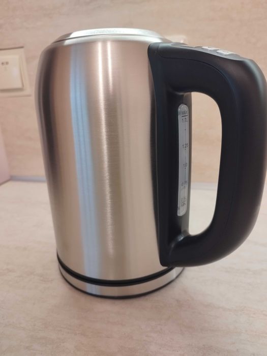 Чайник Електрическа кана Amazon Basics , 1.7л , Температурен контрол