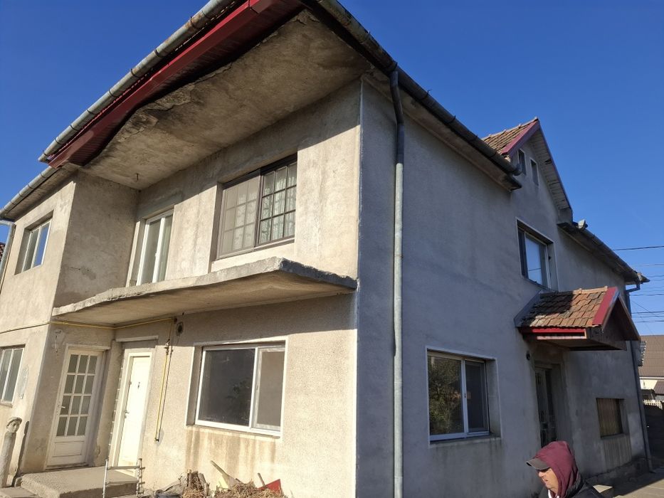 Vând casa strada Cocorilor