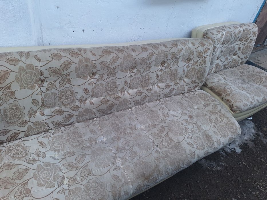 Продам диван два кресла