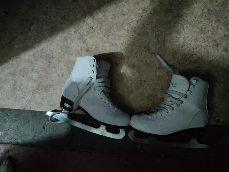 Продам  коньки детские
