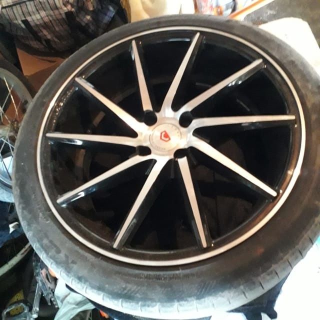 Продам диски с резиной Vossen r17