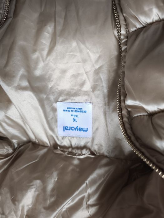 Елек Mayoral в мек златист цвят