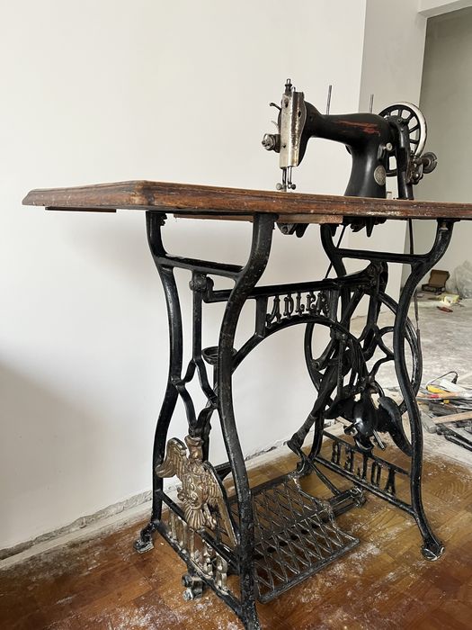 Швейная машинка ретро