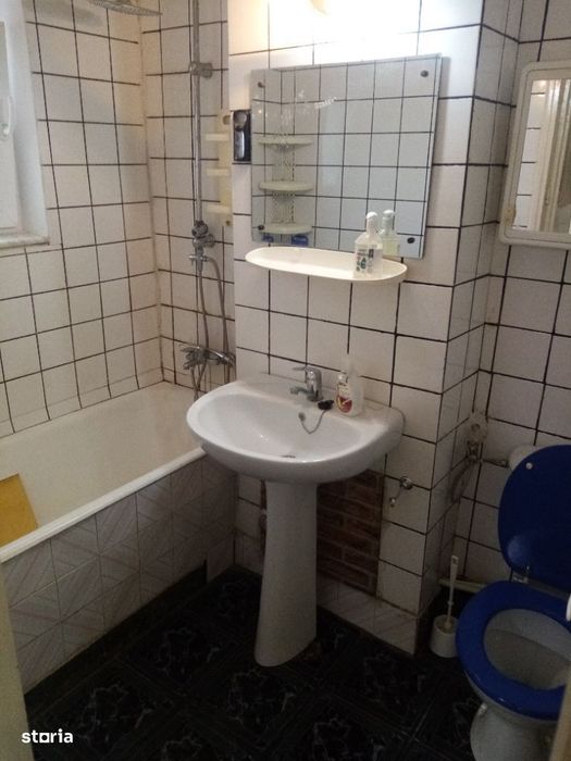 Apartament 4 camere decomandat,Simeria- zonă centrală