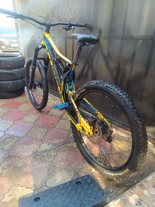 Bicicleta Cube 2  downhill custom cu piese profesional