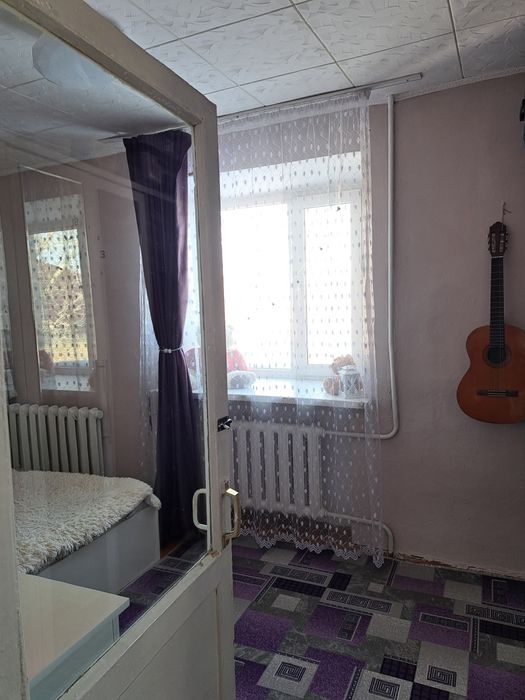 Продам  двух комнатную квартиру в центре  города Щучинска