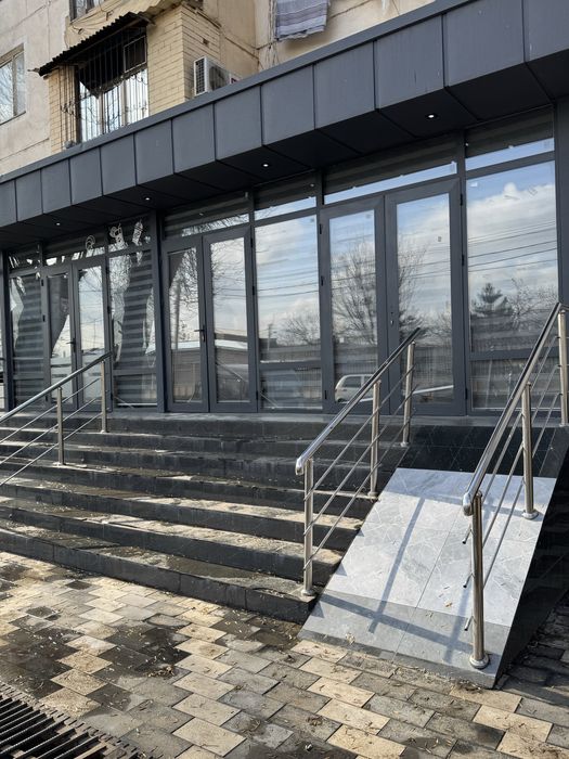 Думбрабод масжид рупарасида Нежилой офис сотилади