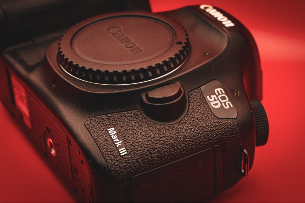 Canon 5D Mark III in stare excelenta!