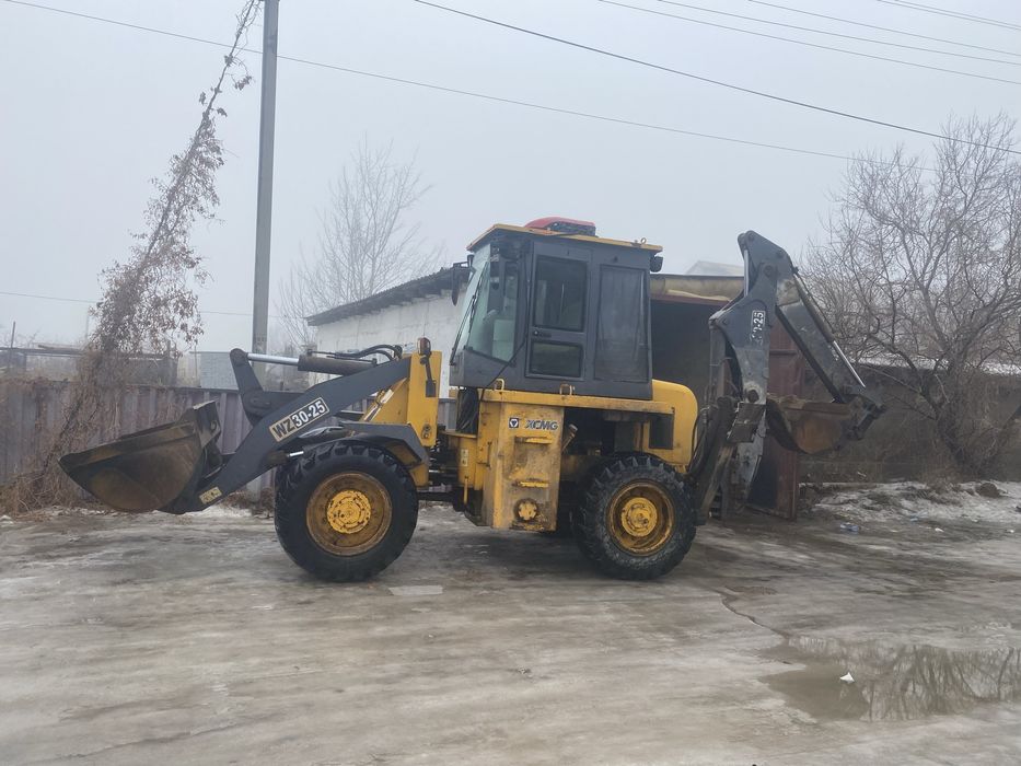 Экскаватор-погрузчик 2/1