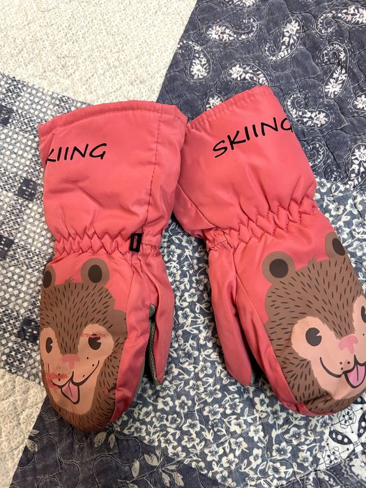 Продам б/у детские непромокаемые варежки на 3-4 года