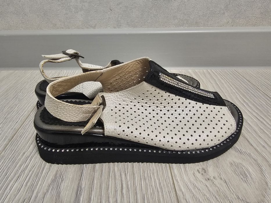 Продам босоножки