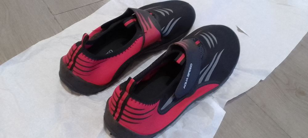 Обувки за плуване